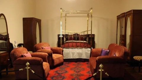 İzmir'de Atatürk Müzesi'nde 12 metrelik Uşak yün halısı kayboldu.