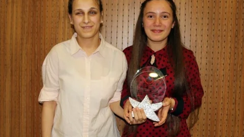 Samsun'da "Yılın En Duyarlı Öğrencisi" ödülünü Elvan Yaylı kazandı