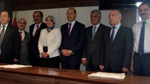 Trabzon'da AK Parti milletvekilleri mazbatalarını aldı