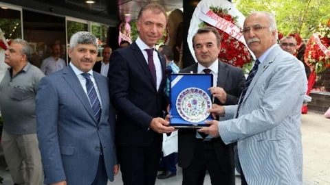 Bakırköy’de yeni seramik showroomu açıldı