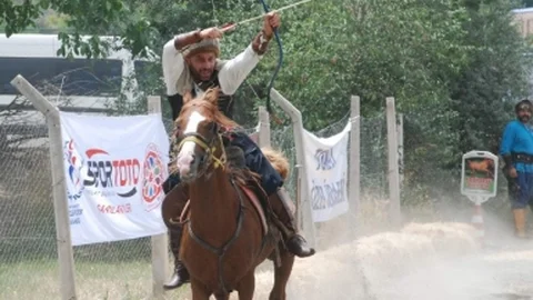 Tokat'ta Atlı Oyunlar Festivali'nde okçular sahne aldı