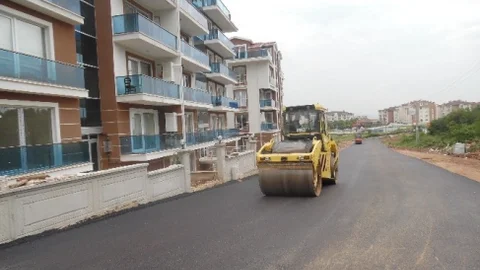 İzmit'te asfaltlama çalışmaları hızla devam ediyor