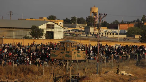 Şanlıurfa'da Akçakale Sınır Kapısı'nda gergin bekleyiş sürüyor
