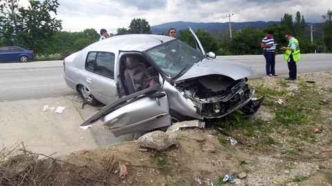 Kastamonu'da 5 kişilik aile trafik kazasında yaralandı