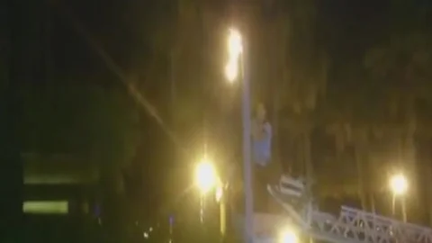 Muğla'da sokak lambası yandı