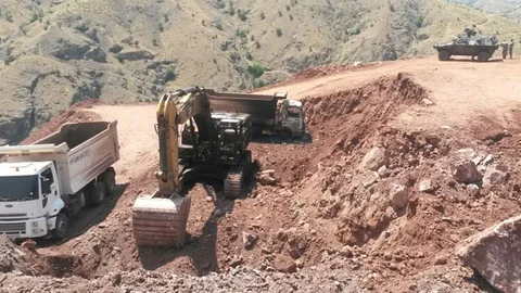 Adıyaman'da iş makineleri alev alev!