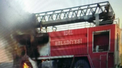 Şırnak'ın İdil ilçesinde itfaiye aracı yandı