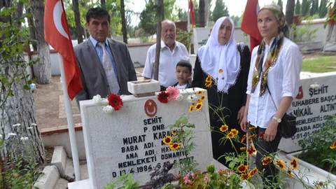 Osmaniye'de Şehit Mezarını Ziyaret Etti