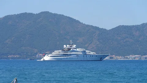 Marmaris'te mega lüks yat 'Topaz' ilgi çekiyor