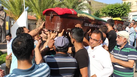 Güzelbahçe'de Trafik Kazası: Anne ve Kızı Hayatını Kaybetti
