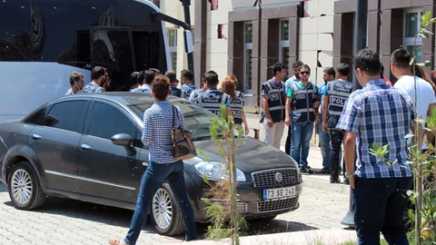 Şırnak'ta gümrük görevlilerinin de yer aldığı 16 kişi gözaltına alındı