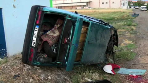 Elazığ'da otomobil kazası: 1 ölü, 2 yaralı