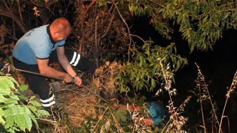 Süleymanpaşa'da hırsızlık şüphesiyle takip edilen bir kişi, 30 metre yükseklikten uçuruma düştü.