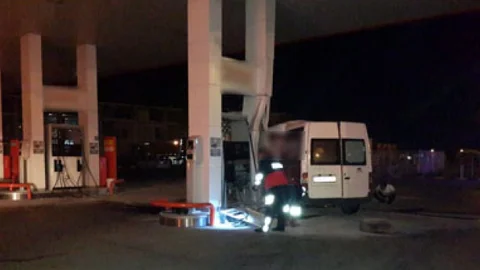 Yozgat'ta minibüs, halk otobüsüne çarptıktan sonra akaryakıt pompasına çarparak durdu.