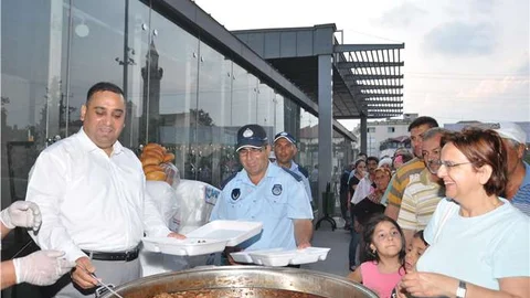 Tarsus'ta Her Gün 5 Bin Kişiye İftar İkramı Yapacak