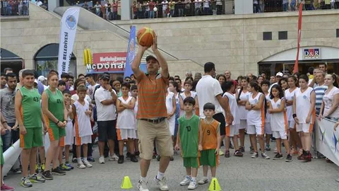 Mersin'de Babalar Günü'ne özel basket etkinliği yapıldı