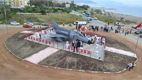 Savaş Uçağı İçin Anamur Belediyesine Tebrik Geldi