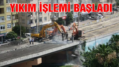 Mersin'de Tulumba Kavşağı'ndaki köprünün yıkımına başlandı