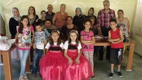 GÖRME ENGELLİ İKİZ KIZIN MUTLULUĞU