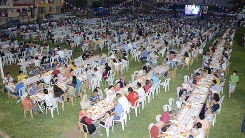 Toroslar da Binlerce Kişi İftar Sofrasında Buluştu