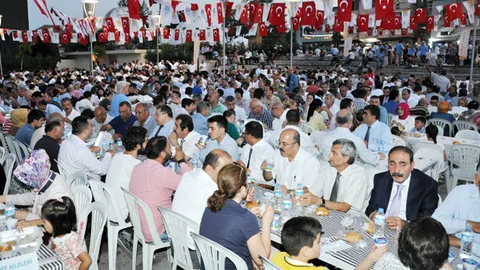 Mersin de İftar Yemeklerinin Finali Tarsus'ta Yapıldı