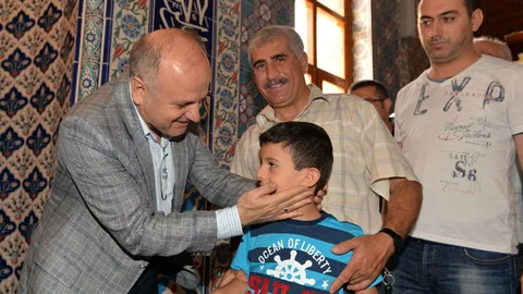 Vali Çakacak Halkla Bayramlaştı