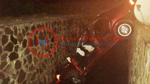 Tarsus’ta Araç Dereye Uçtu 3 Yaralı