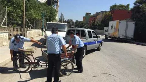 Tarsus'ta Zabıta işbaşında