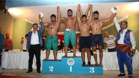 Toroslar'da Başpehlivan İsmail Burhan Oldu