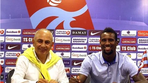 Trabzonspor, Douglas ile 3 yıllık sözleşme imzaladı