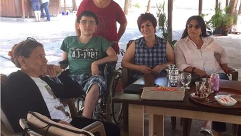 Eğitim gönüllüsü Akçelik’ten, engelli öğrenciye anlamlı destek