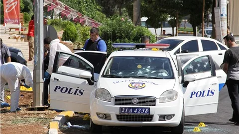 Diyarbakır'da polise saldırı Bir şehit, bir ağır yaralı