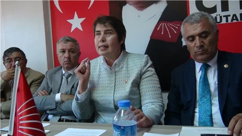 CHP çelengini kaldıran Kütahya Valisi'ne sert tepki