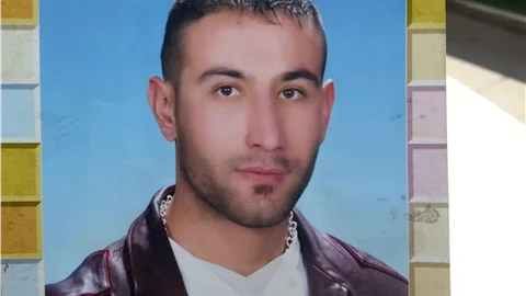 Oğlunun katilinin bulunmasını isteyen baba, kapı kapı geziyor