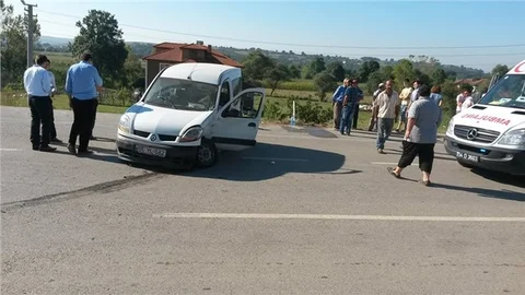 Kaynarca'da trafik kazası 2 yaralı