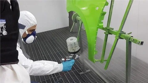 Mercedes-Benz laboratuarının şanslı öğrencileri seçiliyor