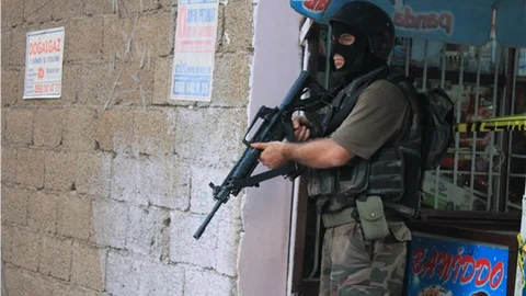 Suç kaydı bulunan şahıs polisten kaçtı, yakalanınca intihar tehdidinde bulundu