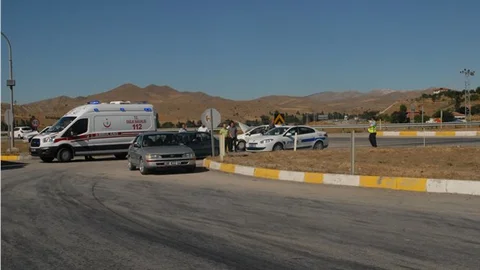 Kalecik kavşağında kaza 4 yaralı