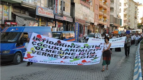 Hakkari'de 1 Eylül Dünya Barış Günü yürüyüşü düzenlendi