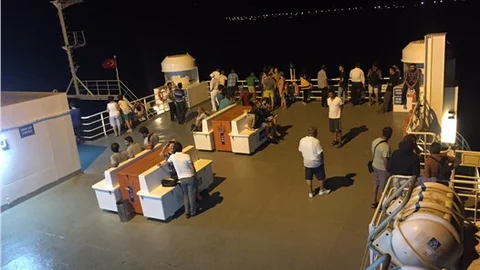 Gökçeada feribotu yine arızalandı
