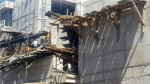 Ahlat’ta AVM inşaatı çöktü 4 işçi yaralı