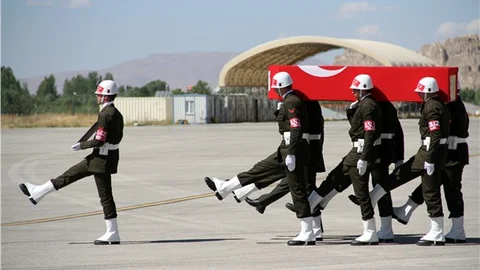 Şemdinli'de şehit olan er, memleketine uğurlandı