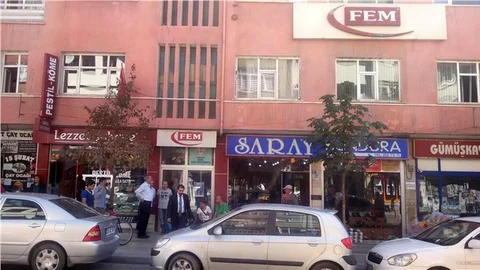 Vergi kaçırma suçlamasıyla gelip Caillou CD’lerine el koydular