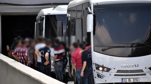 Silah kaçakçılığı operasyonunda 7 kişi adliyeye sevk edildi