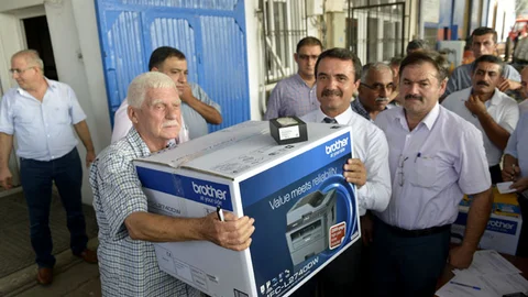 Mersin’de Muhtarlara Yazıcı ve Mobil Modem Dağıtıldı