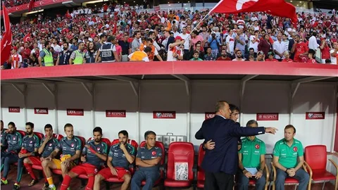 Türkiye 2 - Hollanda: 0 (İlk yarı)