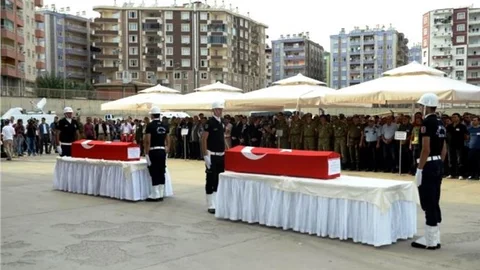 Diyarbakır’da şehit polis memurları için tören
