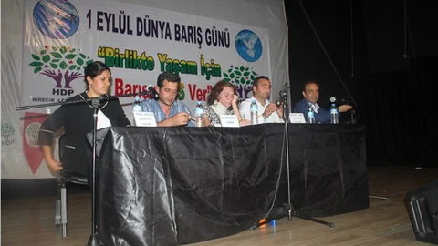 'Birlikte Yaşam İçin Barışa Ses Ver' panelinde barış mesajı verildi