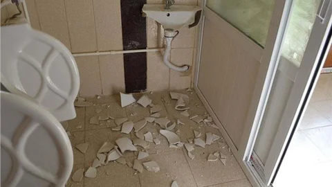 Sarız ilçesinde halka açık tuvaletlere zarar verdiler