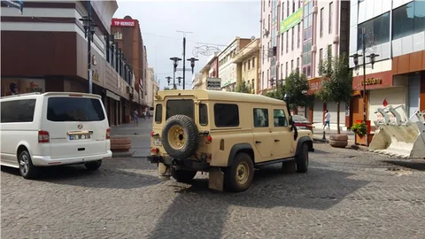 Yoğun çatışmaların olduğu Sur’da sokağa çıkma yasağı ilan edildi